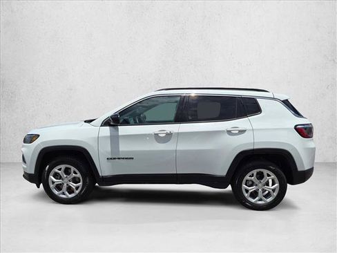 Used 2024 Jeep Compass Latitude AWD/4WD image 9