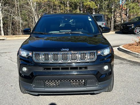 Used 2024 Jeep Compass Latitude image 3