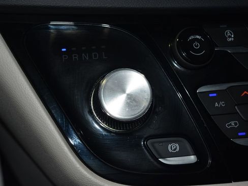 Used 2023 Chrysler Voyager LX FWD image 13