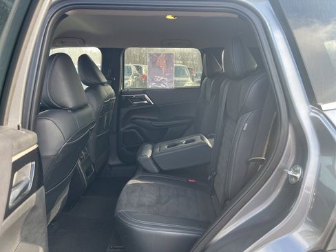 Used 2024 Mitsubishi Outlander SE image 10