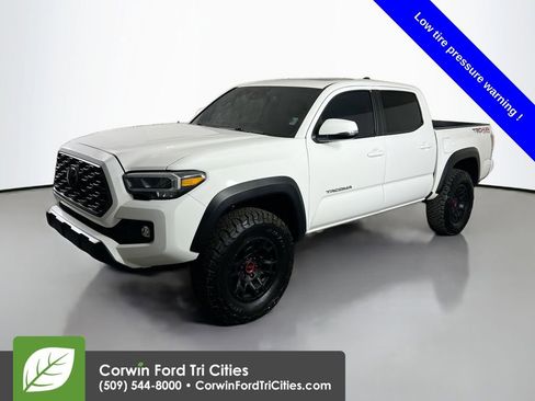 Used 2022 Toyota Tacoma TRD Off-Road w/ TRD Premium Off Road Package image 5