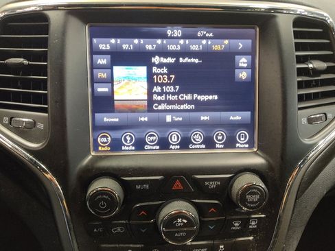 Used 2018 Jeep Grand Cherokee Altitude image 25