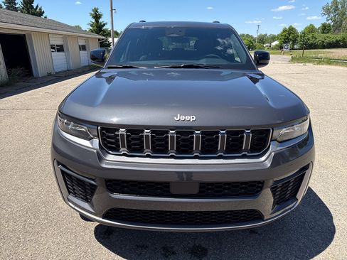 New 2026 Jeep Grand Cherokee Limited AWD/4WD image 12