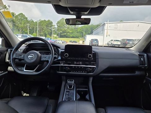 Used 2024 Nissan Pathfinder SL AWD/4WD image 9