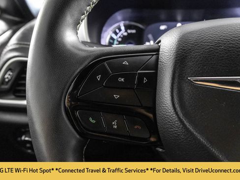 Used 2022 Chrysler Pacifica Touring-L w/ Uconnect Theater Family Group FWD image 29