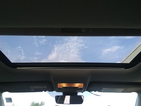 Used 2017 Toyota Highlander AWD V6 image 13