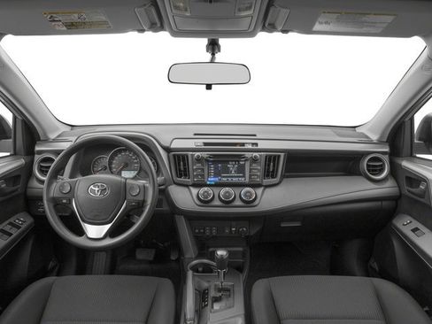 Used 2018 Toyota RAV4 LE FWD image 4
