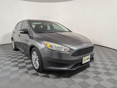 Used 2016 Ford Focus SE FWD image 1
