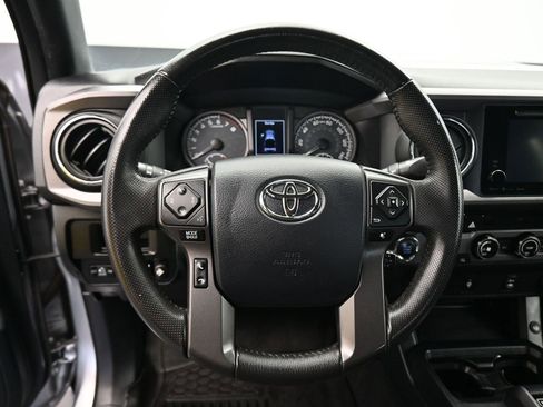 Used 2017 Toyota Tacoma TRD Sport image 14
