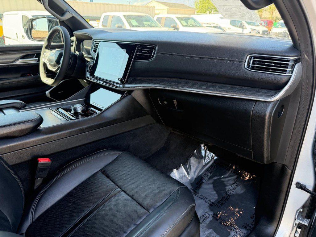 Used 2024 Jeep Wagoneer Series II w/ Flexible Seating Group RWD image 20