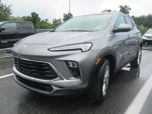 Used 2024 Buick Encore GX Preferred w/ Comfort Package FWD image 2