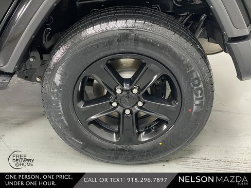 Used 2019 Jeep Wrangler Unlimited Sahara image 13