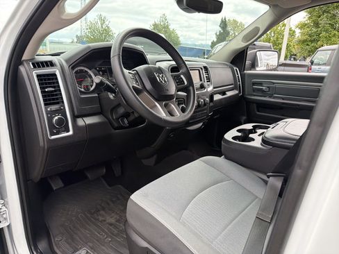 Used 2022 RAM 1500 Classic SLT AWD/4WD image 9