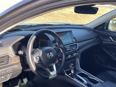 Used 2018 Honda Accord Touring image 15