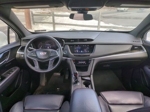 Used 2017 Cadillac XT5 Luxury w/ Driver Awareness Package image 9