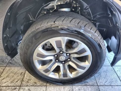Used 2023 RAM 1500 Limited w/ Body Color Bumper Group AWD/4WD image 10