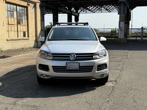 Used 2012 Volkswagen Touareg Sport image 47