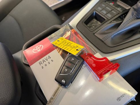 Used 2025 Toyota RAV4 LE AWD/4WD image 38