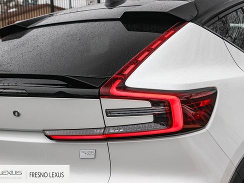 Used 2022 Volvo C40 P8 Recharge Ultimate image 7