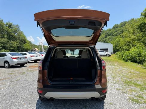 Used 2017 Ford Escape SE w/ Equipment Group 201A AWD/4WD image 27