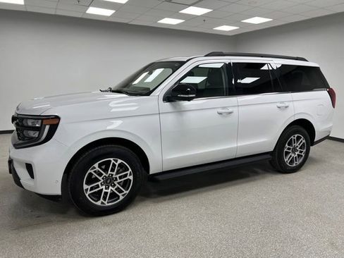 Used 2025 Ford Expedition Active AWD/4WD image 6