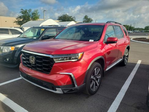Used 2023 Honda Pilot Touring image 4