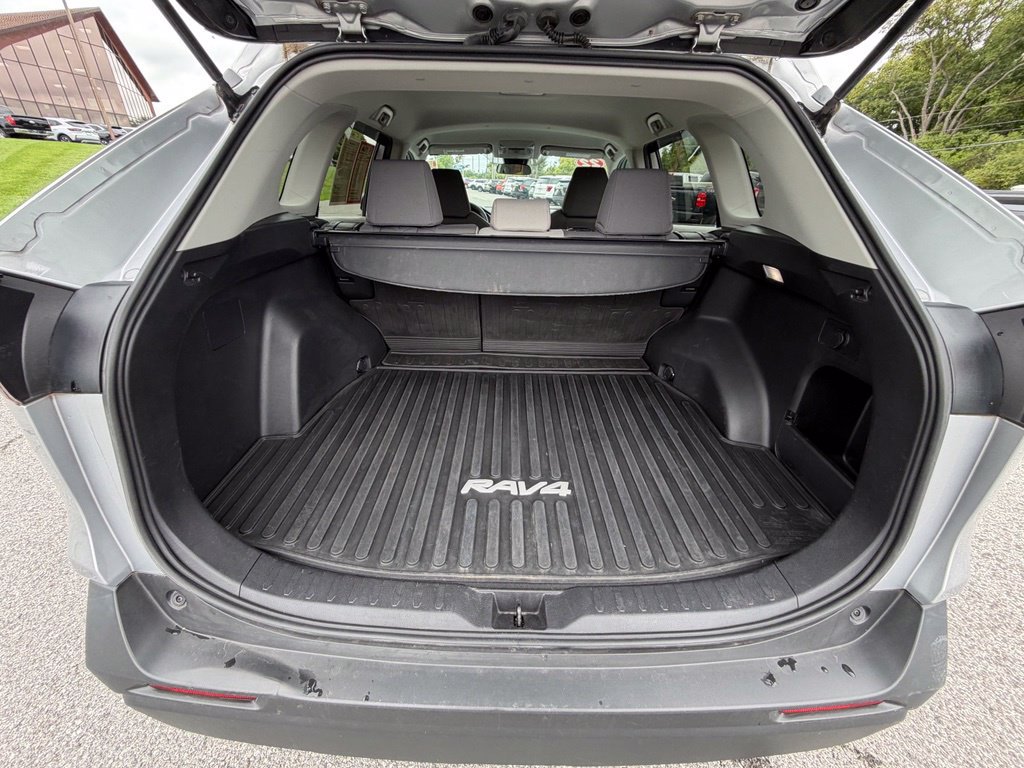 Used 2022 Toyota RAV4 XLE AWD/4WD image 43
