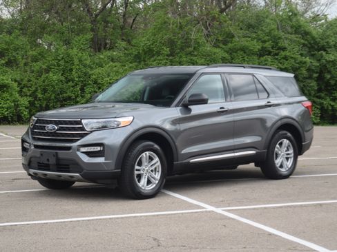 Used 2023 Ford Explorer XLT w/ Equipment Group 202A image 22