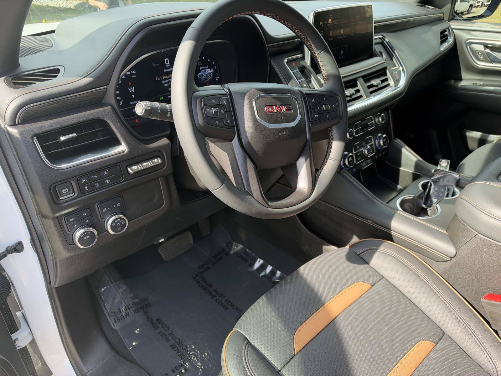 Used 2024 GMC Yukon AT4 w/ Technology Package AWD/4WD image 17