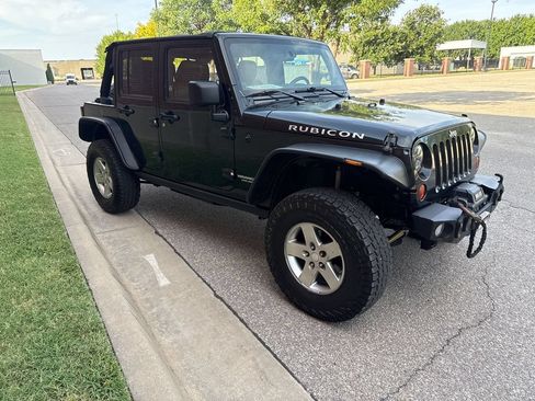 Used 2012 Jeep Wrangler Unlimited Rubicon w/ Dual Top Group AWD/4WD image 5