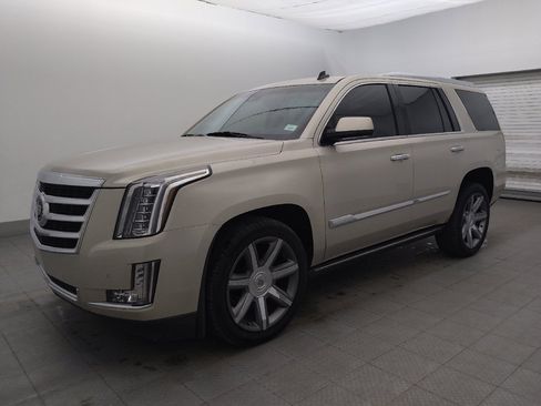 Used 2015 Cadillac Escalade Premium RWD image 2