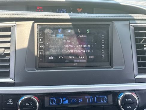 Used 2018 Toyota Highlander Plus AWD/4WD image 28