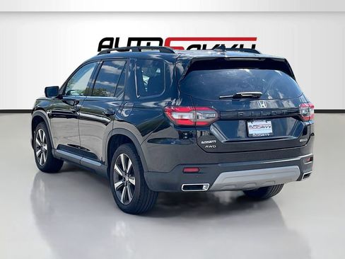 Used 2025 Honda Pilot Touring image 5