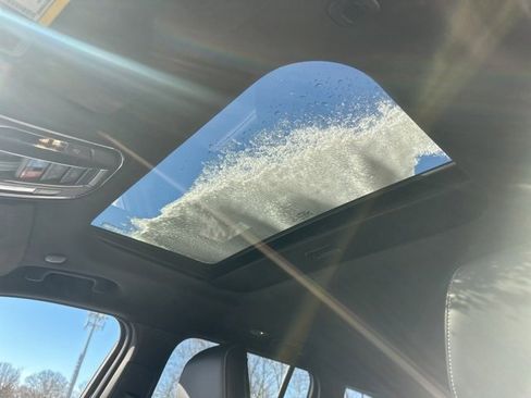 Used 2023 Jeep Grand Cherokee Altitude image 3