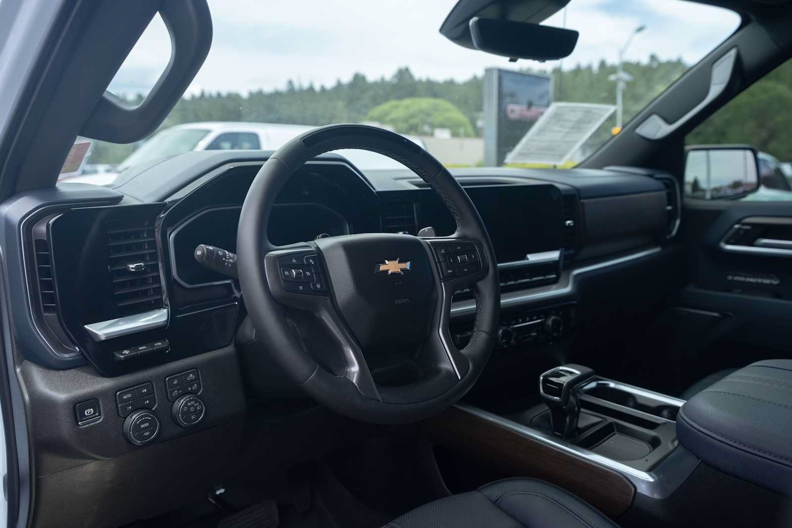 Used 2026 Chevrolet Silverado 1500 High Country w/ High Country Premium Package AWD/4WD image 9