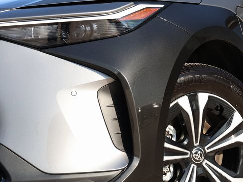 Used 2025 Toyota bZ4X XLE w/ Weather Package image 12