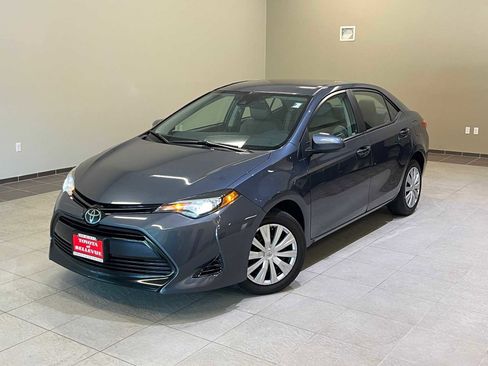 Used 2017 Toyota Corolla LE image 1