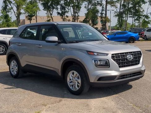 New 2026 Hyundai Venue SE image 3