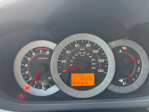 Used 2011 Toyota RAV4 4WD image 21