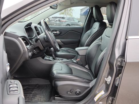 Used 2019 Jeep Cherokee Latitude Plus w/ Comfort/Convenience Group image 13