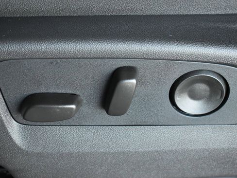 New 2026 GMC Sierra 1500 SLT w/ SLT Convenience Package image 15