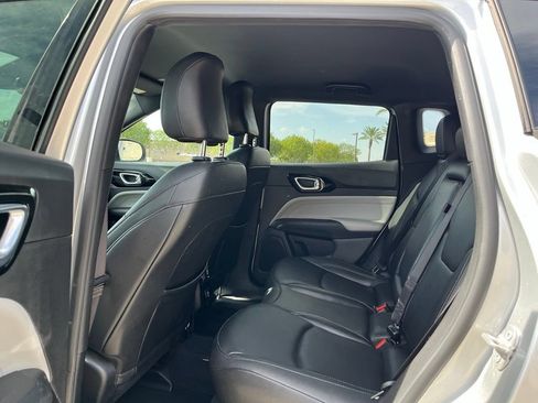 Used 2025 Jeep Compass Limited AWD/4WD image 15