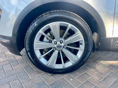 Used 2019 Ford Explorer Limited w/ Class III Trailer Tow Package image 10