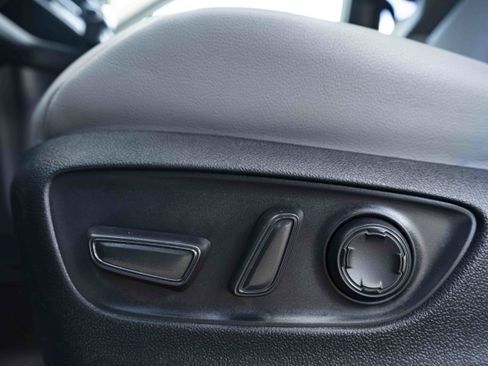 Used 2025 Toyota Sienna XLE FWD image 35
