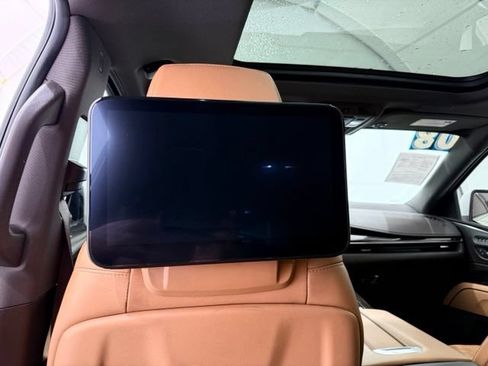 Used 2023 Cadillac Escalade ESV Premium Luxury w/ Performance Package AWD/4WD image 22