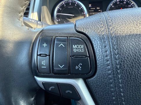 Used 2019 Toyota Highlander SE AWD/4WD image 22