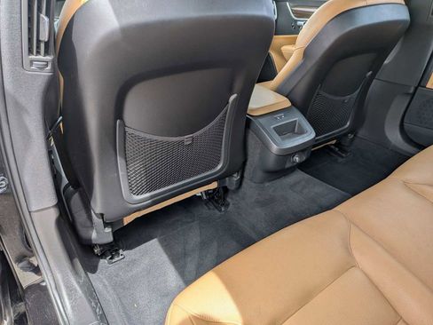 Used 2017 Volvo S90 T5 Momentum w/ Convenience Package FWD image 18