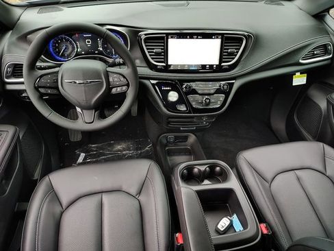 New 2026 Chrysler Pacifica Select image 16