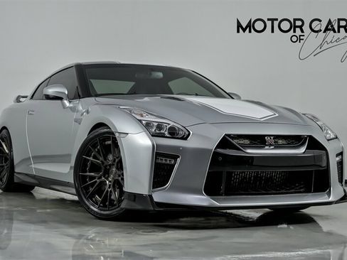 Used 2020 Nissan GT-R Premium AWD/4WD image 1