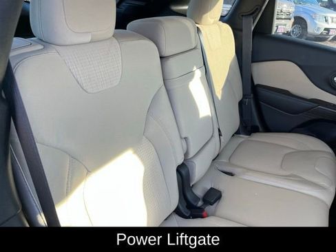 Used 2015 Jeep Cherokee Latitude w/ Comfort/Convenience Group image 22